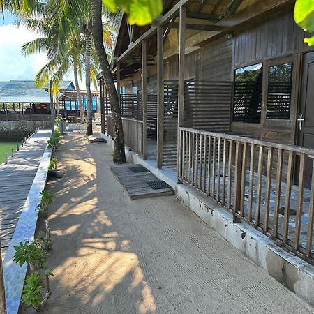 Mooi Park Hotel Sorong Kültér fotó