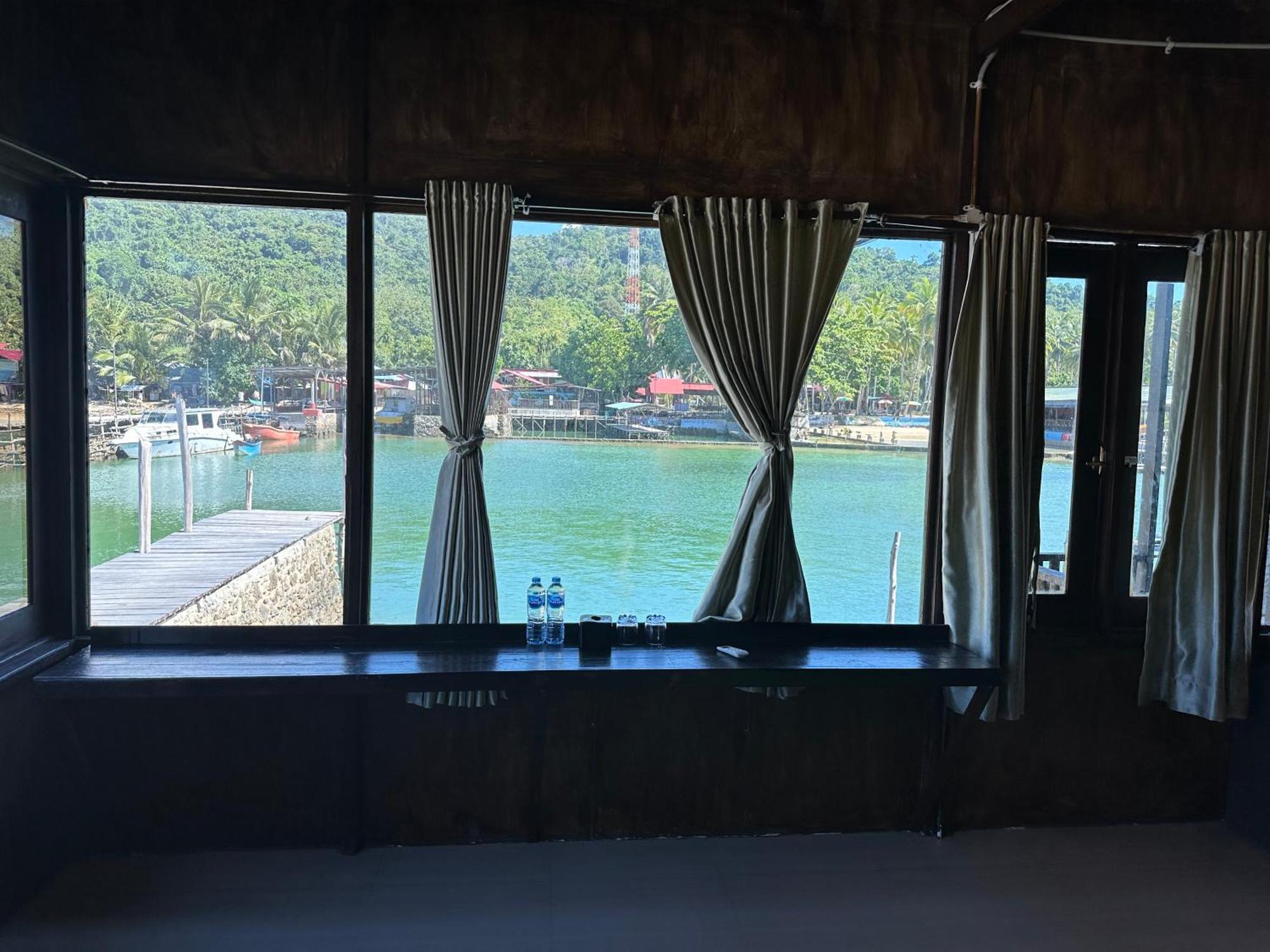 Mooi Park Hotel Sorong Kültér fotó