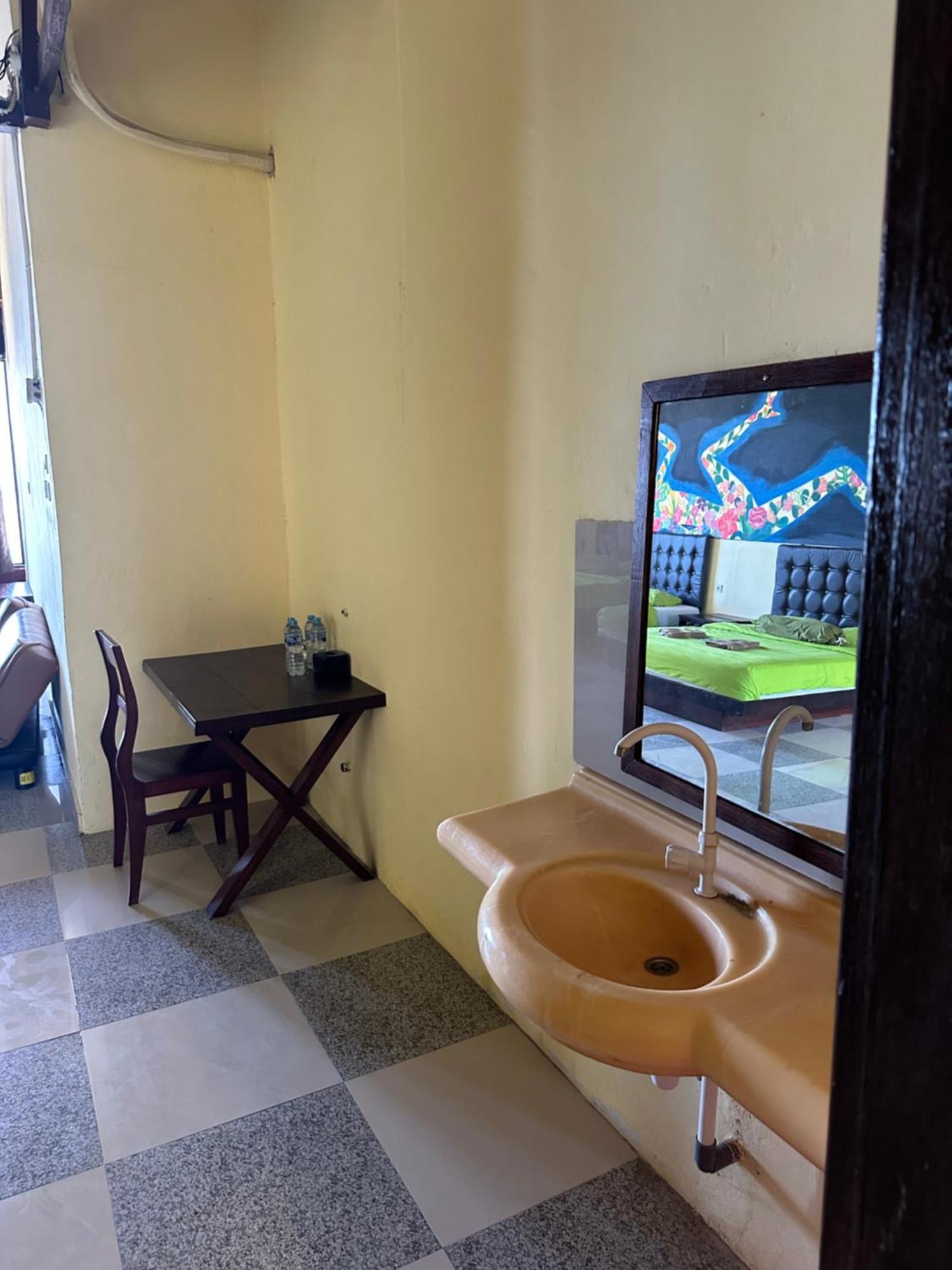 Mooi Park Hotel Sorong Kültér fotó
