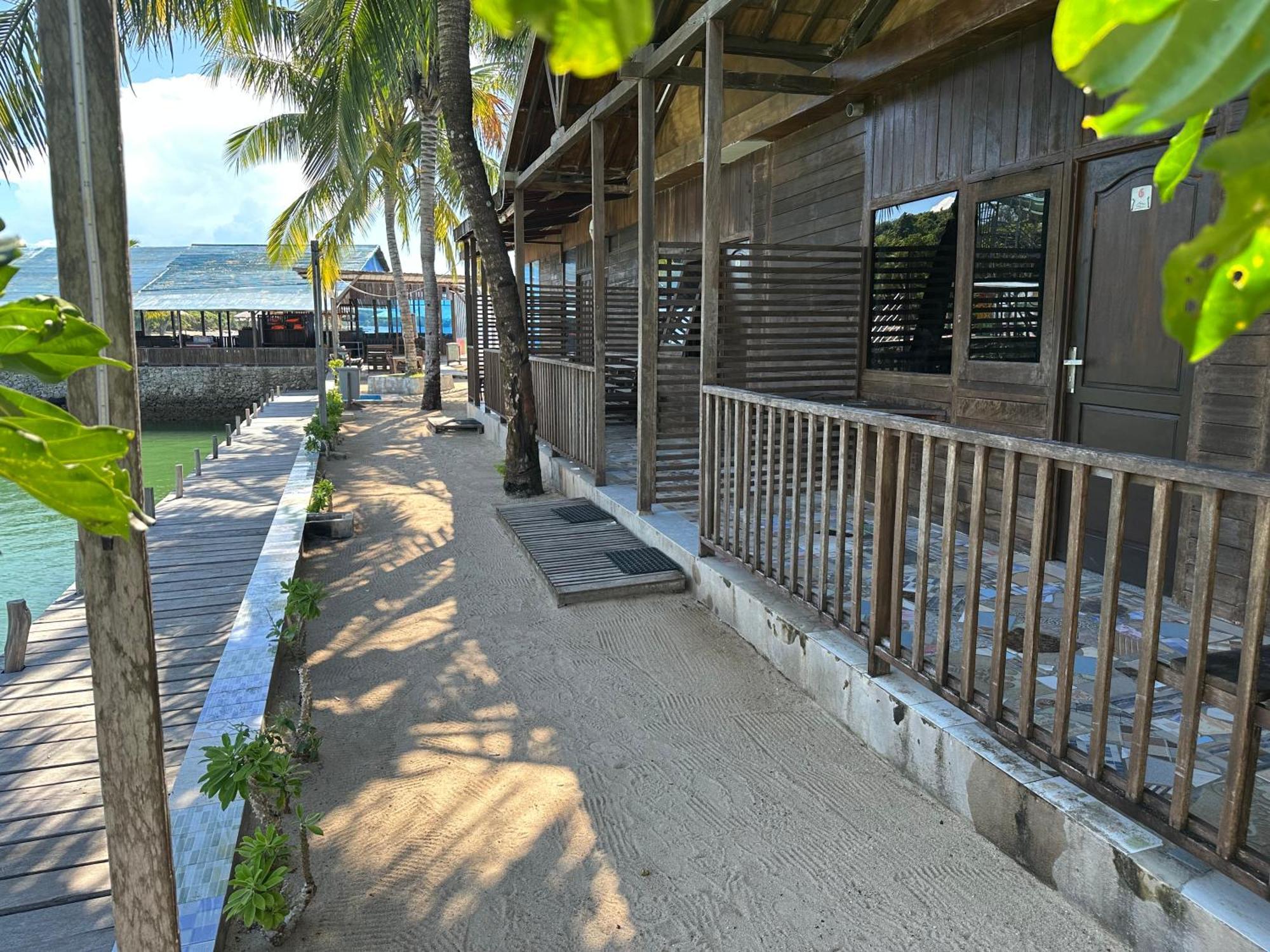 Mooi Park Hotel Sorong Kültér fotó