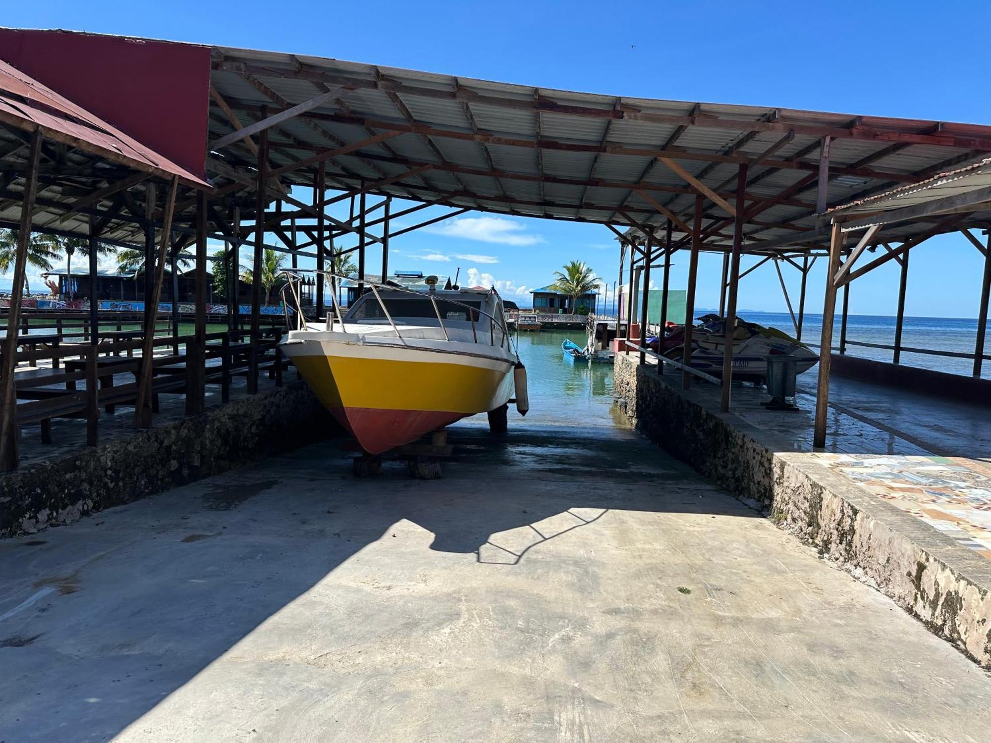 Mooi Park Hotel Sorong Kültér fotó