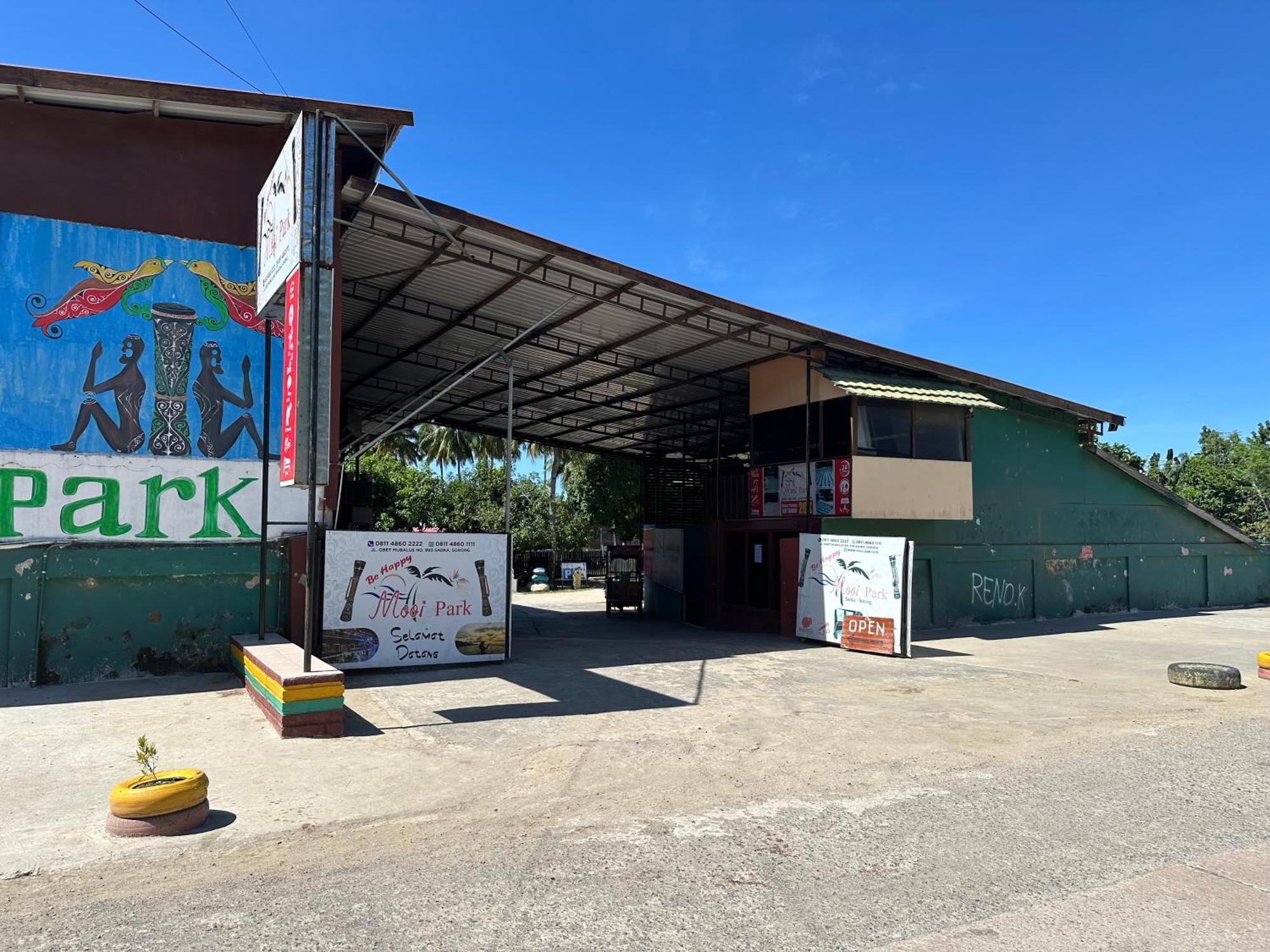 Mooi Park Hotel Sorong Kültér fotó